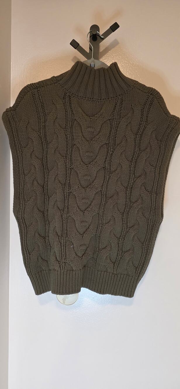 Apricot Olive Green Sweater Vest Size  6 NWT